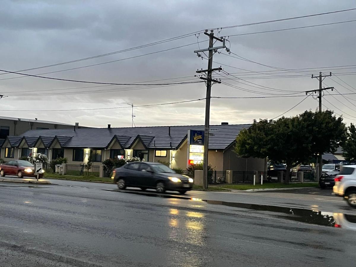 Shepparton Motor Inn Tudor House Motel מראה חיצוני תמונה