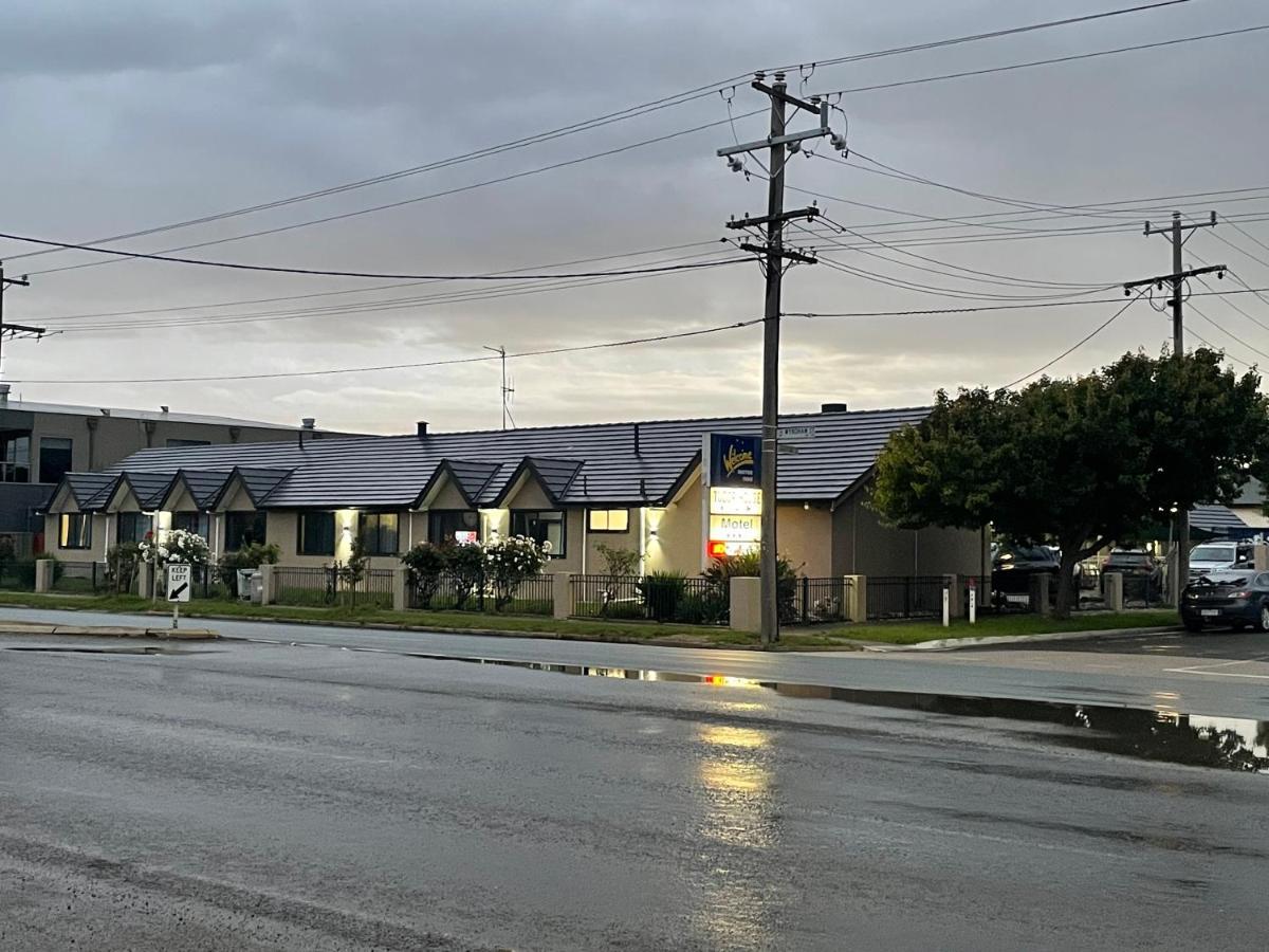 Shepparton Motor Inn Tudor House Motel מראה חיצוני תמונה