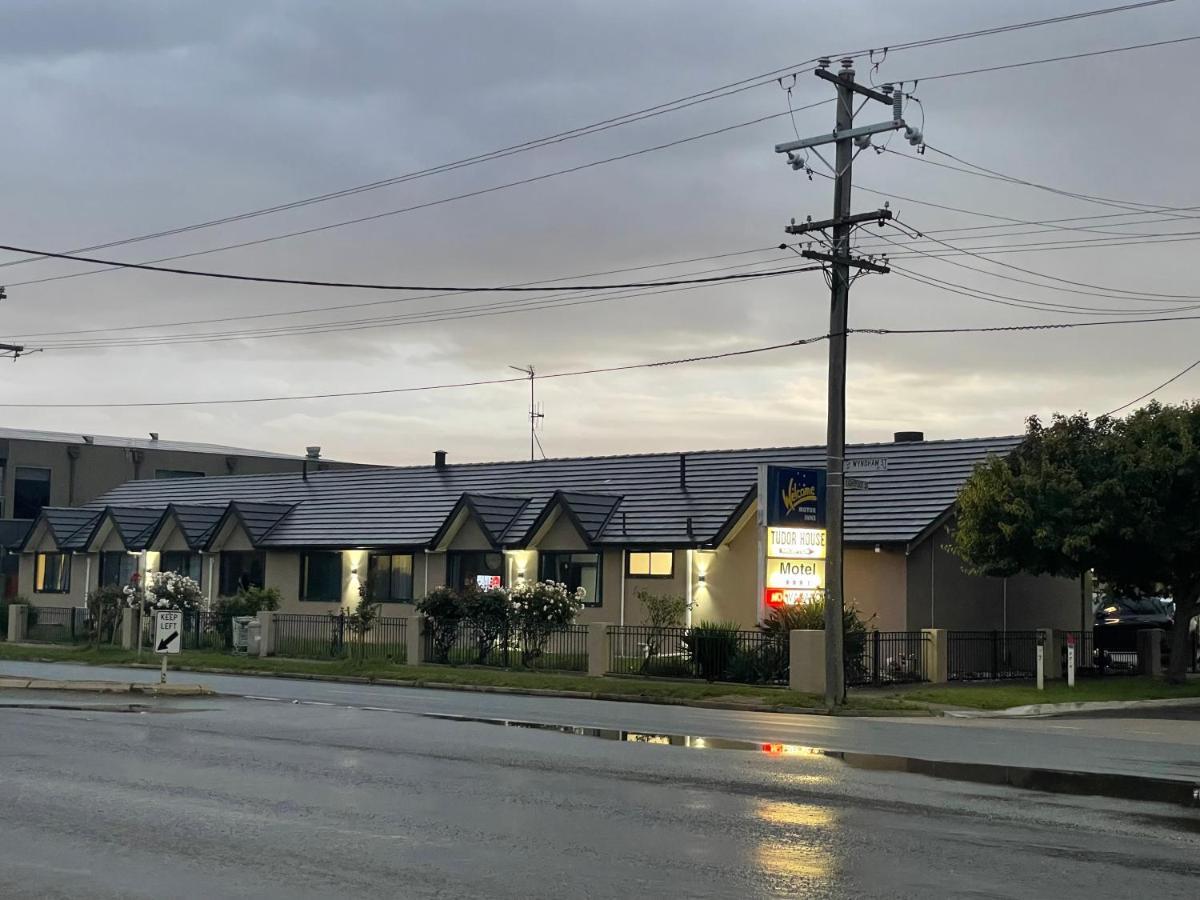 Shepparton Motor Inn Tudor House Motel מראה חיצוני תמונה