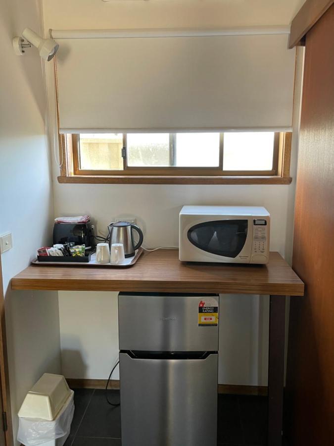 Shepparton Motor Inn Tudor House Motel מראה חיצוני תמונה