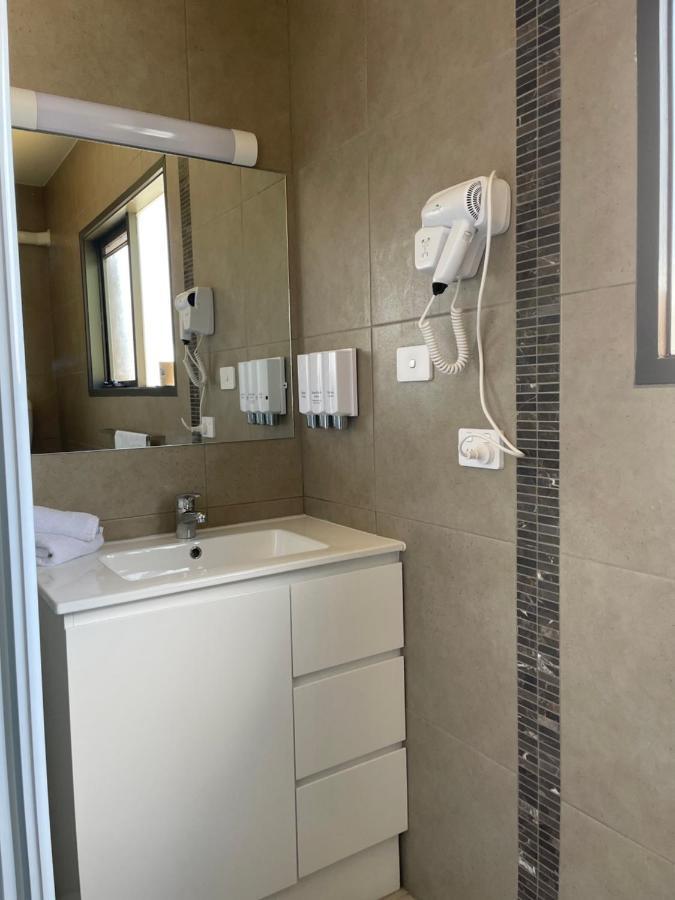 Shepparton Motor Inn Tudor House Motel מראה חיצוני תמונה