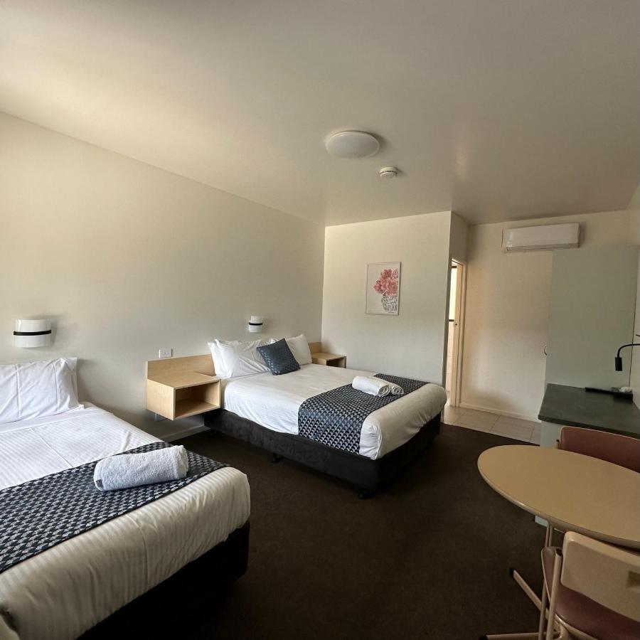 Shepparton Motor Inn Tudor House Motel מראה חיצוני תמונה