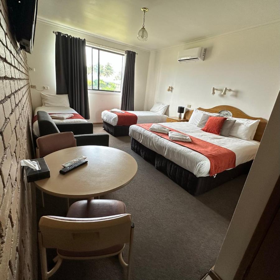 Shepparton Motor Inn Tudor House Motel מראה חיצוני תמונה