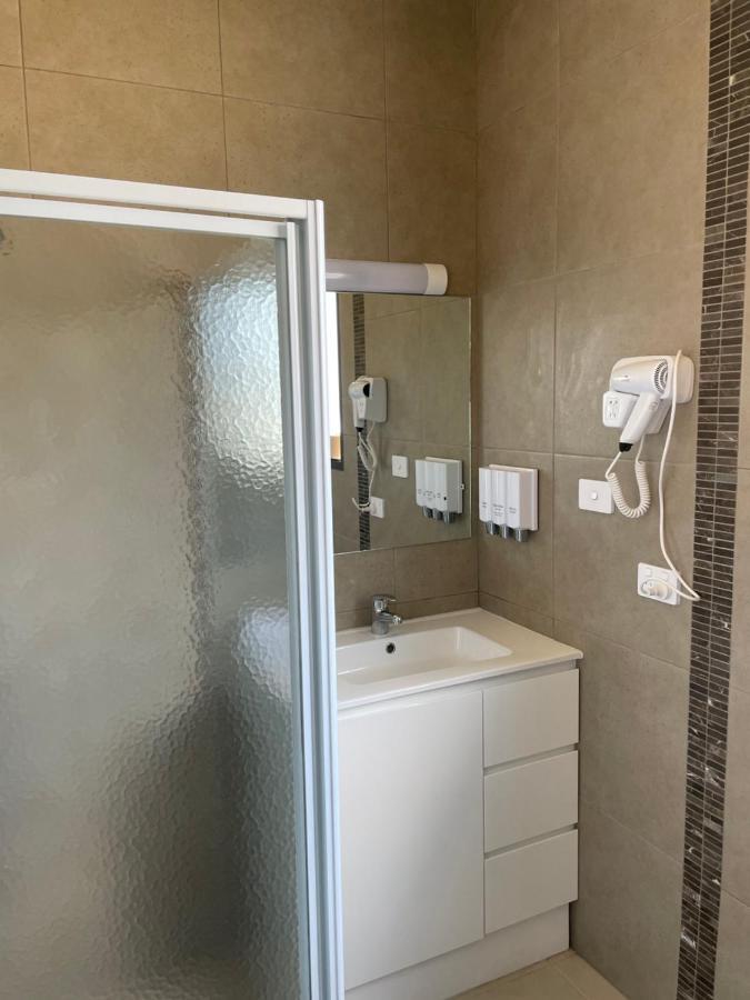 Shepparton Motor Inn Tudor House Motel מראה חיצוני תמונה