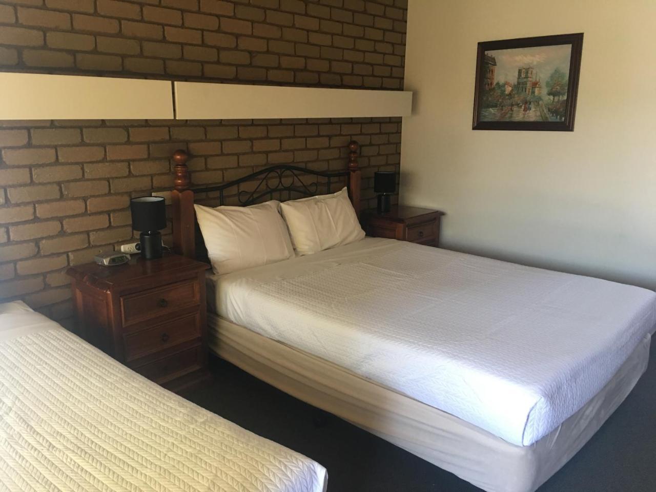 Shepparton Motor Inn Tudor House Motel מראה חיצוני תמונה